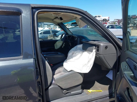 2003 Chevrolet Silverado 2500HD LS with VIN 1GCHK23U73F258069, listed as a IAAI auction lot 41822665 with 121,506 mi miles. Bid and sale history available at carsss.com. Image 5.