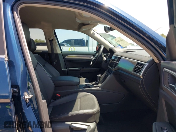 2018 Volkswagen Atlas SE with VIN 1V2LR2CAXJC558200, listed as a IAAI auction lot 42297089 with 95,366 mi miles and . Bid and sale history available at DreamBid. Image 5.