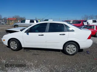 2007 Ford Focus S z VIN 1FAFP34N37W319953, wystawiony jako IAAI lot #41737822 z przebiegiem 208 801 mil mil oraz . Historia ofert i sprzedaży dostępna na DreamBid. Obrazek 15.