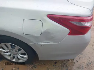 2018 Nissan Altima SL z VIN 1N4AL3AP0JC159938, wystawiony jako IAAI lot #42009536 z przebiegiem 116 374 mil mil oraz . Historia ofert i sprzedaży dostępna na DreamBid. Obrazek 6.
