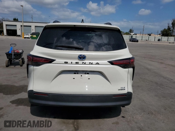 2021 Toyota Sienna XLE with VIN 5TDYRKEC5MS047289, listed as a Copart auction lot 54144785 with 31,350 mi miles and Clean Title. Bid and sale history available at DreamBid. Image 6.