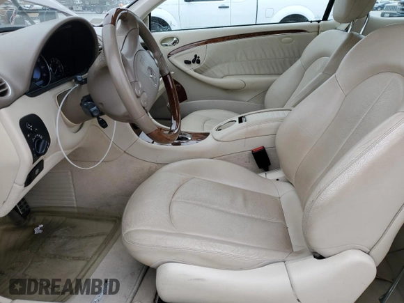 2008 Mercedes-Benz CLK 350 z VIN WDBTJ56H48F248361, wystawiony jako Copart lot #42920615 z przebiegiem 124 624 mil mil oraz Szkoda całkowita • Salvage title. Historia ofert i sprzedaży dostępna na DreamBid. Obrazek 7.