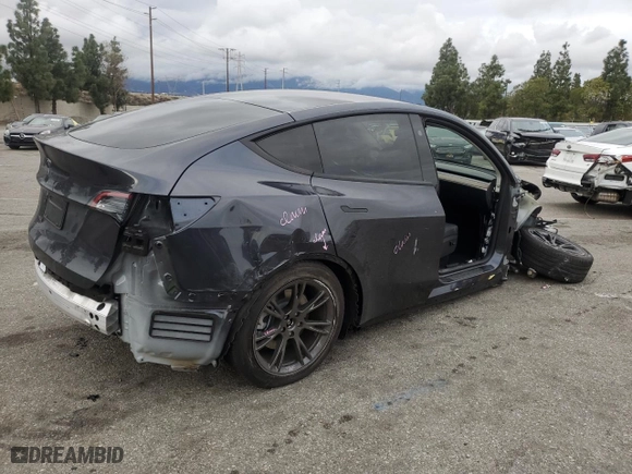 2024 Tesla Model Y with VIN 7SAYGDED8RF132426, listed as a Copart auction lot 43715375 with 18,067 mi miles and Salvage Title. Bid and sale history available at carsss.com. Image 3.