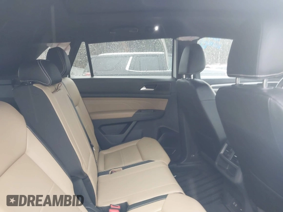 2023 Volkswagen Atlas SE z VIN 1V2KE2CA7PC208457, wystawiony jako IAAI lot #41479156 z przebiegiem 45 704 mil mil oraz . Historia ofert i sprzedaży dostępna na DreamBid. Obrazek 8.
