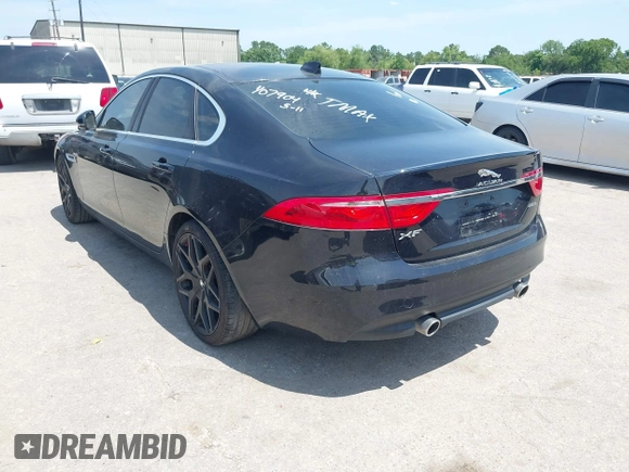 2016 Jaguar XF 35t Premium z VIN SAJBD4BV2GCY07904, wystawiony jako IAAI lot #42252672 z przebiegiem 106 383 mil mil oraz . Historia ofert i sprzedaży dostępna na DreamBid. Obrazek 3.
