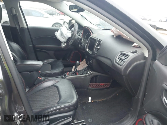 2019 Jeep Compass Trailhawk with VIN 3C4NJDDB1KT739938, listed as a IAAI auction lot 41411173 with 140,396 mi miles and . Bid and sale history available at carsss.com. Image 5.