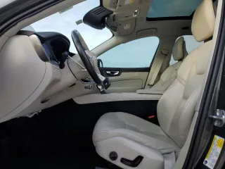 2018 Volvo XC60 Momentum with VIN LYV102RK0JB106389, listed as a Copart auction lot 82677454 with 114,832 mi miles and Salvage Title. Bid and sale history available at carsss.com. Image 7.