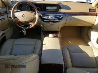 2010 Mercedes-Benz S 550 z VIN WDDNG8GB1AA323840, wystawiony jako Copart lot #44756815 z przebiegiem 138 034 mil mil oraz Szkoda całkowita • Salvage title. Historia ofert i sprzedaży dostępna na DreamBid. Obrazek 8.