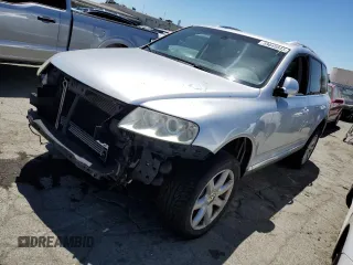 2004 Volkswagen Touareg z VIN WVGCM77L74D059969, wystawiony jako Copart lot #68238193 z przebiegiem Nie podano mil oraz Szkody całkowita. Historia ofert i sprzedaży dostępna na DreamBid. Obrazek 1.