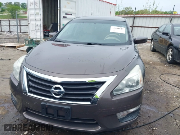 2015 Nissan Altima 2.5 S with VIN 1N4AL3AP5FC427759, listed as a IAAI auction lot 42091647 with 182,132 mi miles. Bid and sale history available at carsss.com. Image 13.