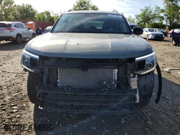 2024 Volkswagen Atlas Peak Edition SEL z VIN 1V2GR2CA8RC583867, wystawiony jako Copart lot #55641005 z przebiegiem 5 798 mil mil oraz Szkoda całkowita • Salvage title. Historia ofert i sprzedaży dostępna na DreamBid. Obrazek 5.