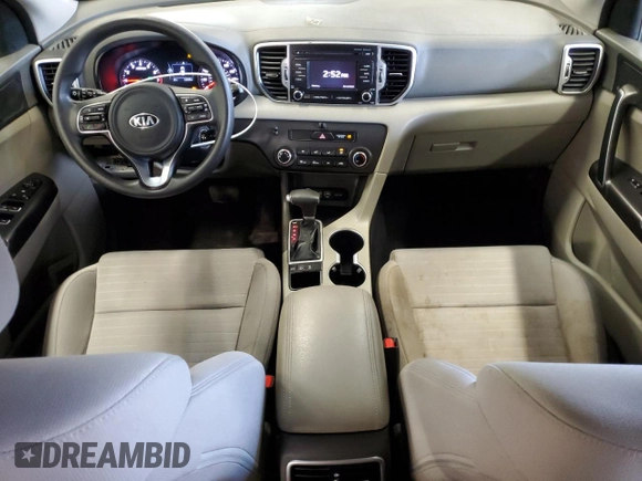 2018 Kia Sportage LX z VIN KNDPMCAC5J7426921, wystawiony jako Copart lot #57848805 z przebiegiem 128 089 mil mil oraz Czysty tytuł • Clean title. Historia ofert i sprzedaży dostępna na DreamBid. Obrazek 8.