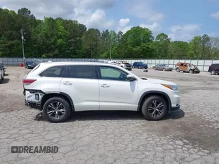 2016 Toyota Highlander XLE z VIN 5TDKKRFH3GS170784, wystawiony jako IAAI lot #42091024 z przebiegiem 83 300 mil mil oraz . Historia ofert i sprzedaży dostępna na DreamBid. Obrazek 14.