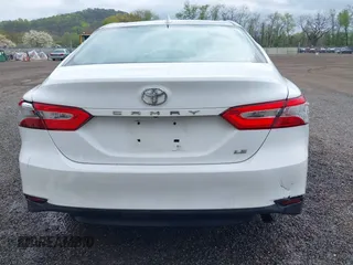 2019 Toyota Camry LE z VIN 4T1B11HK8KU819721, wystawiony jako IAAI lot #42127411 z przebiegiem 101 333 mil mil oraz . Historia ofert i sprzedaży dostępna na DreamBid. Obrazek 17.