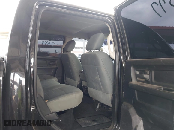 2015 Ram 2500 Tradesman z VIN 3C6UR5HL6FG673440, wystawiony jako IAAI lot #42031986 z przebiegiem 133 308 mil mil oraz . Historia ofert i sprzedaży dostępna na DreamBid. Obrazek 8.