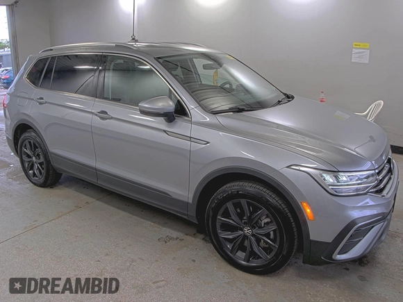 2024 Volkswagen Tiguan SE with VIN 3VV3B7AX9RM084536, listed as a IAAI auction lot 42708274 with 33,250 mi miles and . Bid and sale history available at DreamBid. Image 25.