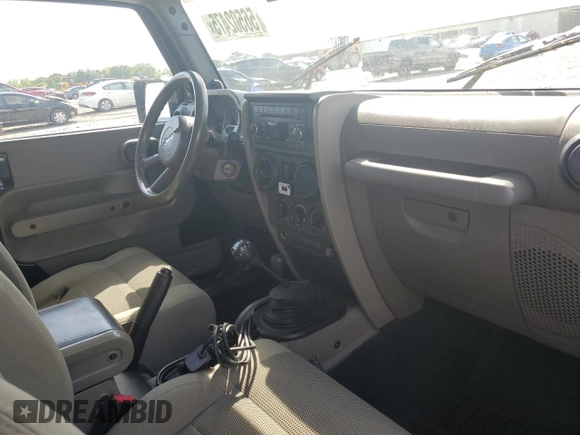 2007 Jeep Wrangler Sahara z VIN 1J8FA54137L209032, wystawiony jako Copart lot #56502475 z przebiegiem 129 402 mil mil oraz Szkoda całkowita • Salvage title. Historia ofert i sprzedaży dostępna na DreamBid. Obrazek 8.