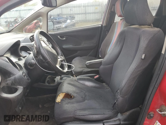 2013 Honda Fit Sport z VIN JHMGE8H69DC076469, wystawiony jako Copart lot #52234765 z przebiegiem 311 867 mil mil oraz Czysty tytuł • Clean title. Historia ofert i sprzedaży dostępna na DreamBid. Obrazek 7.