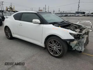 2013 Scion tC z VIN JTKJF5C77D3056779, wystawiony jako Copart lot #57459935 z przebiegiem 157 420 mil mil oraz Szkoda całkowita • Salvage title. Historia ofert i sprzedaży dostępna na DreamBid. Obrazek 4.