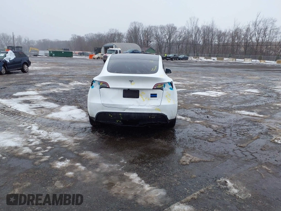 2024 Tesla Model Y Long Range z VIN 7SAYGDEE5RA326577, wystawiony jako IAAI lot #41531364 z przebiegiem 5353 mil mil oraz . Historia ofert i sprzedaży dostępna na DreamBid. Obrazek 16.