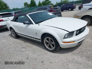2006 Ford Mustang Standard z VIN 1ZVHT84N765251072, wystawiony jako IAAI lot #42291994 z przebiegiem 283 553 mil mil oraz . Historia ofert i sprzedaży dostępna na DreamBid. Obrazek 1.