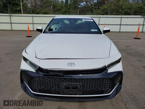 2024 Toyota Crown XLE z VIN JTDAAAAF9R3021418, wystawiony jako Copart lot #64093744 z przebiegiem 7 248 mil mil oraz Szkoda całkowita • Salvage title. Historia ofert i sprzedaży dostępna na DreamBid. Obrazek 5.