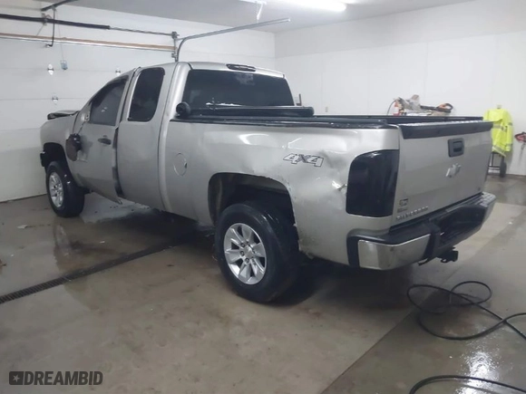 2008 Chevrolet Silverado 1500 LT w/1LT with VIN 2GCEK190181190707, listed as a IAAI auction lot 41269950 with 193,495 mi miles. Bid and sale history available at carsss.com. Image 3.