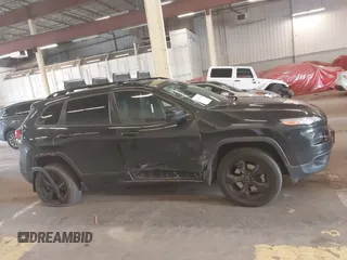 2016 Jeep Cherokee Latitude with VIN 1C4PJMCB2GW197454, listed as a IAAI auction lot 42289019 with 101,895 mi miles and . Bid and sale history available at DreamBid. Image 13.