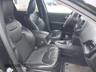 2019 Jeep Cherokee Latitude Plus with VIN 1C4PJMLB6KD389996, listed as a IAAI auction lot 41849419 with 60,122 mi miles. Bid and sale history available at carsss.com. Image 5.