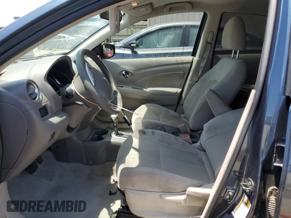 2016 Nissan Versa S z VIN 3N1CN7AP9GL818264, wystawiony jako Copart lot #56643895 z przebiegiem 55 110 mil mil oraz Szkoda całkowita • Salvage title. Historia ofert i sprzedaży dostępna na DreamBid. Obrazek 7.