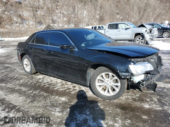2016 Chrysler 300 Anniversary Edition z VIN 2C3CCAAG0GH135382, wystawiony jako Copart lot #45969915 z przebiegiem 102 675 mil mil oraz Szkody całkowita. Historia ofert i sprzedaży dostępna na DreamBid. Obrazek 4.