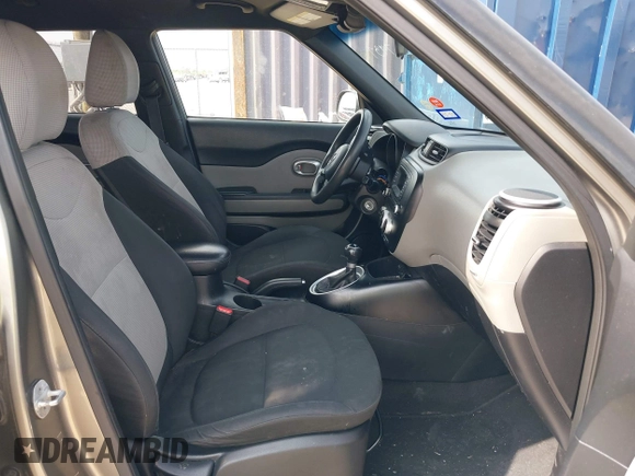 2014 Kia Soul with VIN KNDJN2A25E7027937, listed as a IAAI auction lot 41922245 with 139,802 mi miles. Bid and sale history available at carsss.com. Image 5.