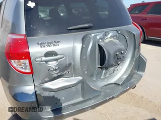2006 Toyota RAV4 with VIN JTMBD33V865016156, listed as a IAAI auction lot 41998492 with 135,776 mi miles. Bid and sale history available at carsss.com. Image 13.