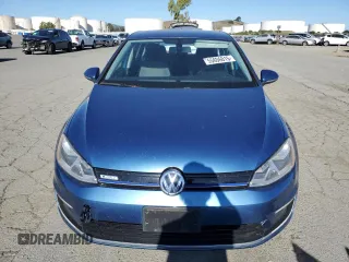 2016 Volkswagen Golf SE z VIN WVWKP7AU9GW902927, wystawiony jako Copart lot #55606815 z przebiegiem 72 994 mil mil oraz Szkoda całkowita • Salvage title. Historia ofert i sprzedaży dostępna na DreamBid. Obrazek 5.