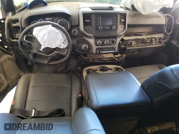 2023 Ram 2500 Tradesman z VIN 3C6UR5CJ7PG606482, wystawiony jako Copart lot #76963374 z przebiegiem Nie podano mil oraz Szkoda całkowita • Salvage title. Historia ofert i sprzedaży dostępna na DreamBid. Obrazek 8.