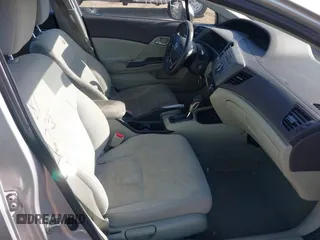 2012 Honda Civic LX z VIN 19XFB2F58CE107540, wystawiony jako IAAI lot #40812255 z przebiegiem 155 402 mil mil oraz . Historia ofert i sprzedaży dostępna na DreamBid. Obrazek 5.