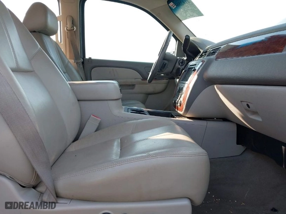 2011 Chevrolet Silverado 1500 LTZ with VIN 3GCPKTE36BG148598, listed as a IAAI auction lot 41828648 with 194,584 mi miles. Bid and sale history available at carsss.com. Image 5.