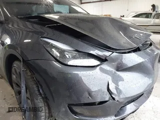 2024 Tesla Model Y Performance with VIN 7SAYGDEFXRF049338, listed as a IAAI auction lot 41240812 with 10,132 mi miles and . Bid and sale history available at DreamBid. Image 6.