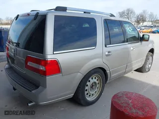 2007 Lincoln Navigator with VIN 5LMFU28537LJ23464, listed as a IAAI auction lot 41860443 with 309,788 mi miles. Bid and sale history available at carsss.com. Image 4.