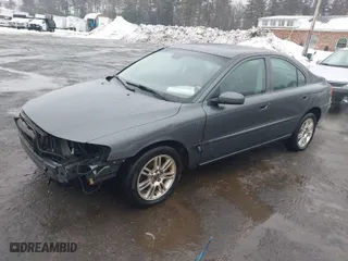 2006 Volvo S60 2.5T with VIN YV1RH592062546113, listed as a IAAI auction lot 41688006 with 185,277 mi miles. Bid and sale history available at carsss.com. Image 2.