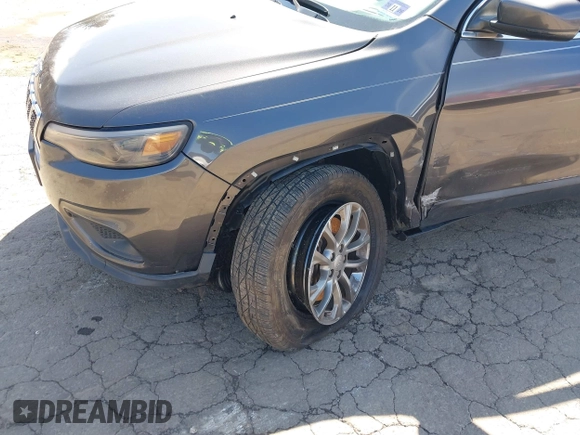 2019 Jeep Cherokee Altitude z VIN 1C4PJMLX5KD456471, wystawiony jako IAAI lot #41930854 z przebiegiem 58 083 mil mil oraz . Historia ofert i sprzedaży dostępna na DreamBid. Obrazek 6.