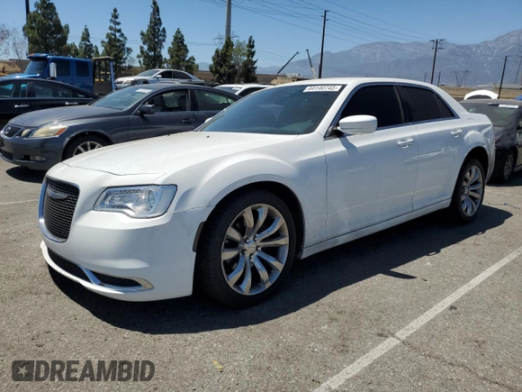 2019 Chrysler 300 Touring z VIN 2C3CCAAG6KH590956, wystawiony jako Copart lot #64140745 z przebiegiem 85 145 mil mil oraz Szkoda całkowita • Salvage title. Historia ofert i sprzedaży dostępna na DreamBid. Obrazek 1.