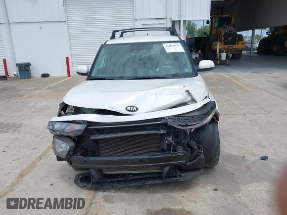 2020 Kia Soul LX with VIN KNDJ23AU6L7718360, listed as a IAAI auction lot 41975575 with 39,432 mi miles. Bid and sale history available at carsss.com. Image 13.