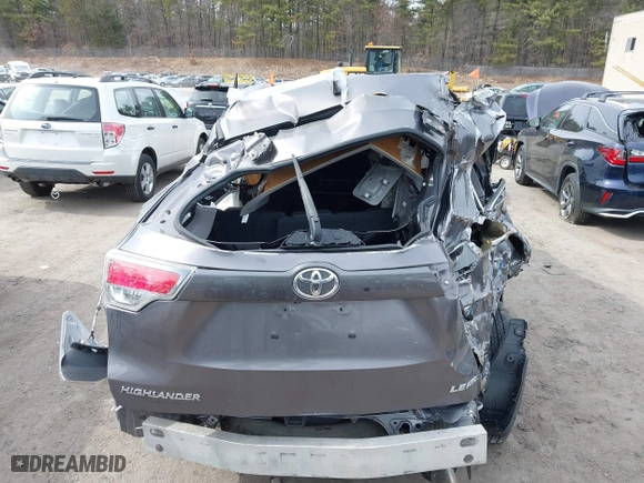 2015 Toyota Highlander LE with VIN 5TDBKRFH4FS180612, listed as a IAAI auction lot 41728026 with 87,764 mi miles. Bid and sale history available at carsss.com. Image 17.