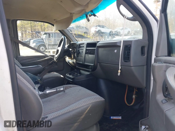 2004 Chevrolet Express Cargo Van with VIN 1GCGG29VX41194296, listed as a IAAI auction lot 41838127 with 322,816 mi miles. Bid and sale history available at carsss.com. Image 5.