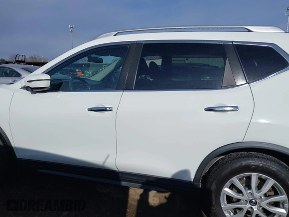 2017 Nissan Rogue SV with VIN KNMAT2MT7HP601954, listed as a IAAI auction lot 41865794 with 136,280 mi miles. Bid and sale history available at carsss.com. Image 15.