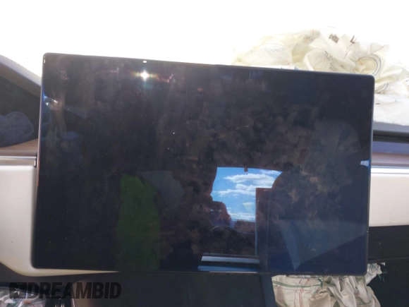 2022 Tesla Model S with VIN 5YJSA1E51NF491493, listed as a IAAI auction lot 41570494 with Not Provided miles and . Bid and sale history available at DreamBid. Image 15.