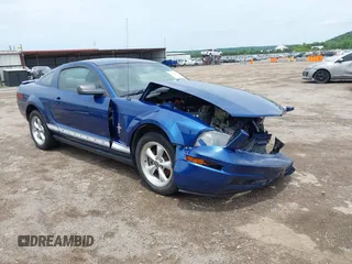 2008 Ford Mustang Deluxe with VIN 1ZVHT80NX85120503, listed as a IAAI auction lot 42530285 with 171,570 mi miles and . Bid and sale history available at DreamBid. Image 1.