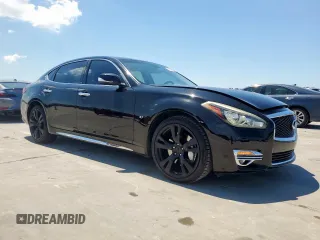 2015 Infiniti Q70 z VIN JN1BY1PP7FM601954, wystawiony jako Copart lot #54138735 z przebiegiem 118 017 mil mil oraz Czysty tytuł • Clean title. Historia ofert i sprzedaży dostępna na DreamBid. Obrazek 4.