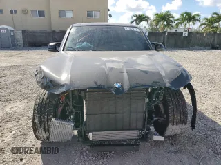 2023 BMW XM z VIN 5YM23CS0XP9S31984, wystawiony jako Copart lot #77081273 z przebiegiem 890 mil mil oraz . Historia ofert i sprzedaży dostępna na DreamBid. Obrazek 5.